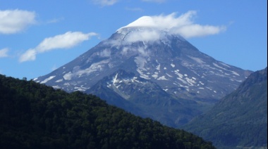 Declararon "Sitio Sagrado Natural Mapuche" al volcán Lanín