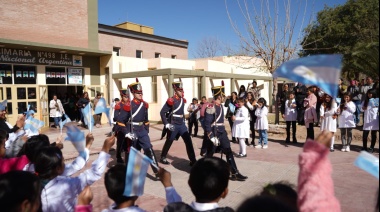 Granaderos recorren las escuelas de Catamarca llevando el legado del General San Martín