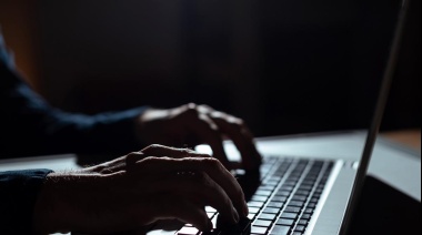 Pedófilos utilizan IA de código abierto para crear contenido de abuso sexual
