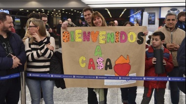 Regresaron a Argentina 54 de los 200 alumnos secundarios varados por la guerra en Israel