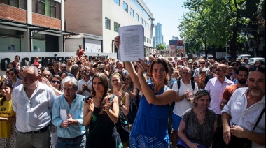 Entregaron al Conicet un petitorio con 12.000 firmas en "defensa del sistema científico"