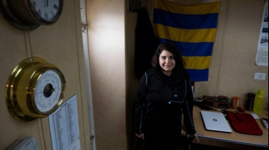 Soledad, la joven glacióloga que trabaja a bordo del Irízar y llegó a la Antártida