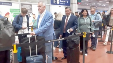 El Gobernador viajó a Buenos Aires y se reunirá con ministros del Gabinete nacional