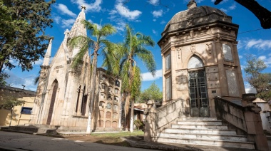 Oportunidad imperdible para conocer los monumentos del cementerio municipal Fray Mamerto Esquiú